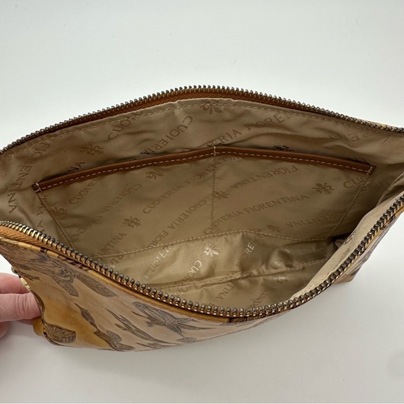 Cuoieria Fiorentina Brown Floral Hand Tooled Leather Wristlet - Picture 6 of 10